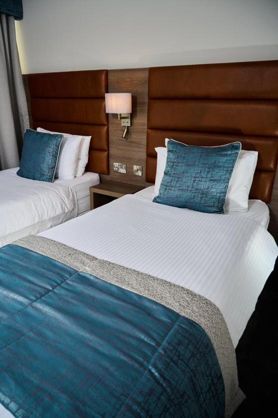 Hotel Bushtown & 3*