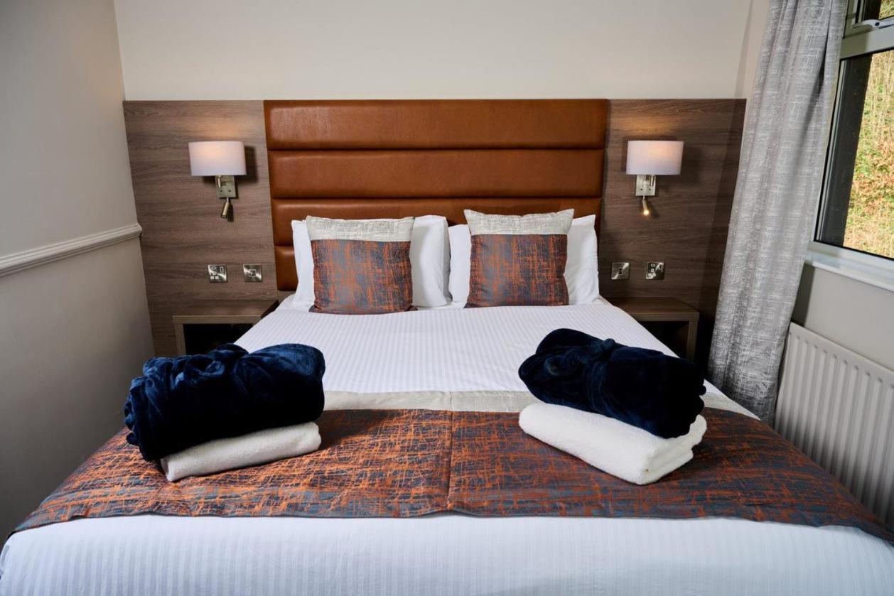 Bushtown & Hotel