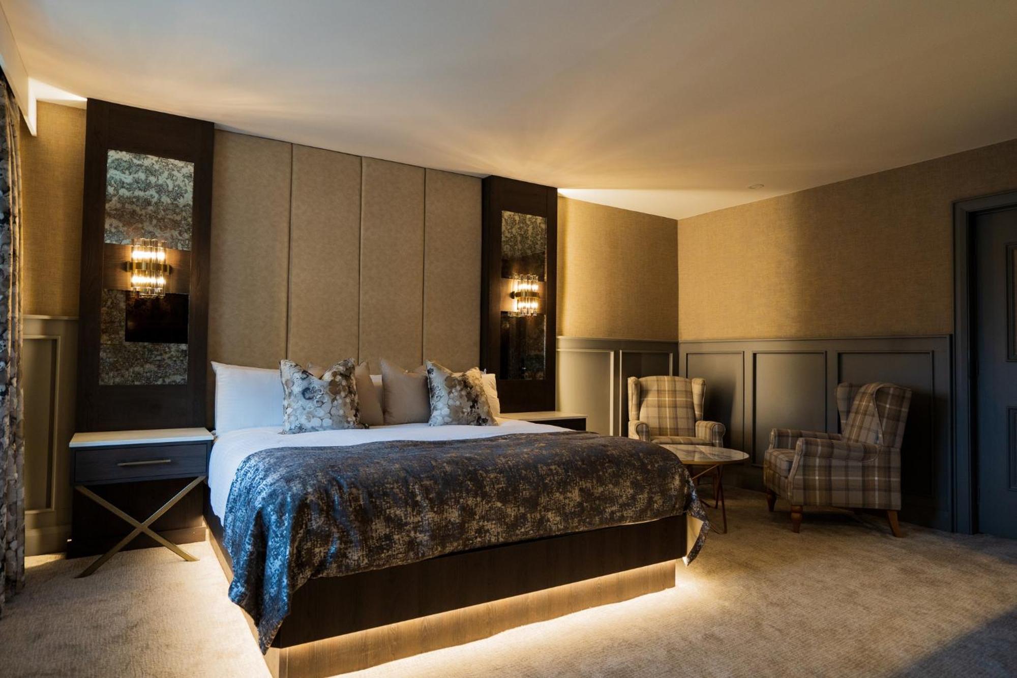 Bushtown & Hotel 3*