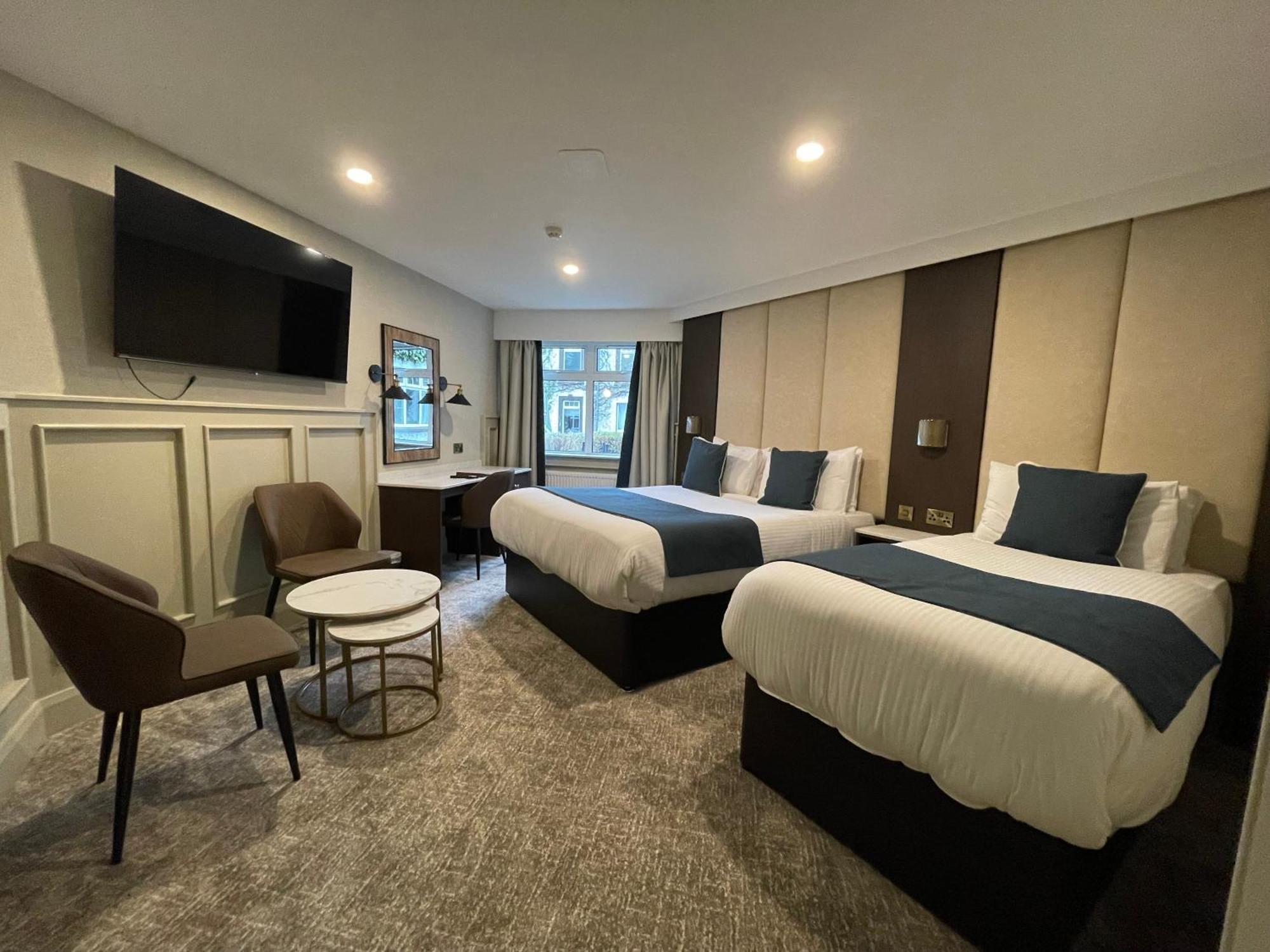 Hotel Bushtown & 3*