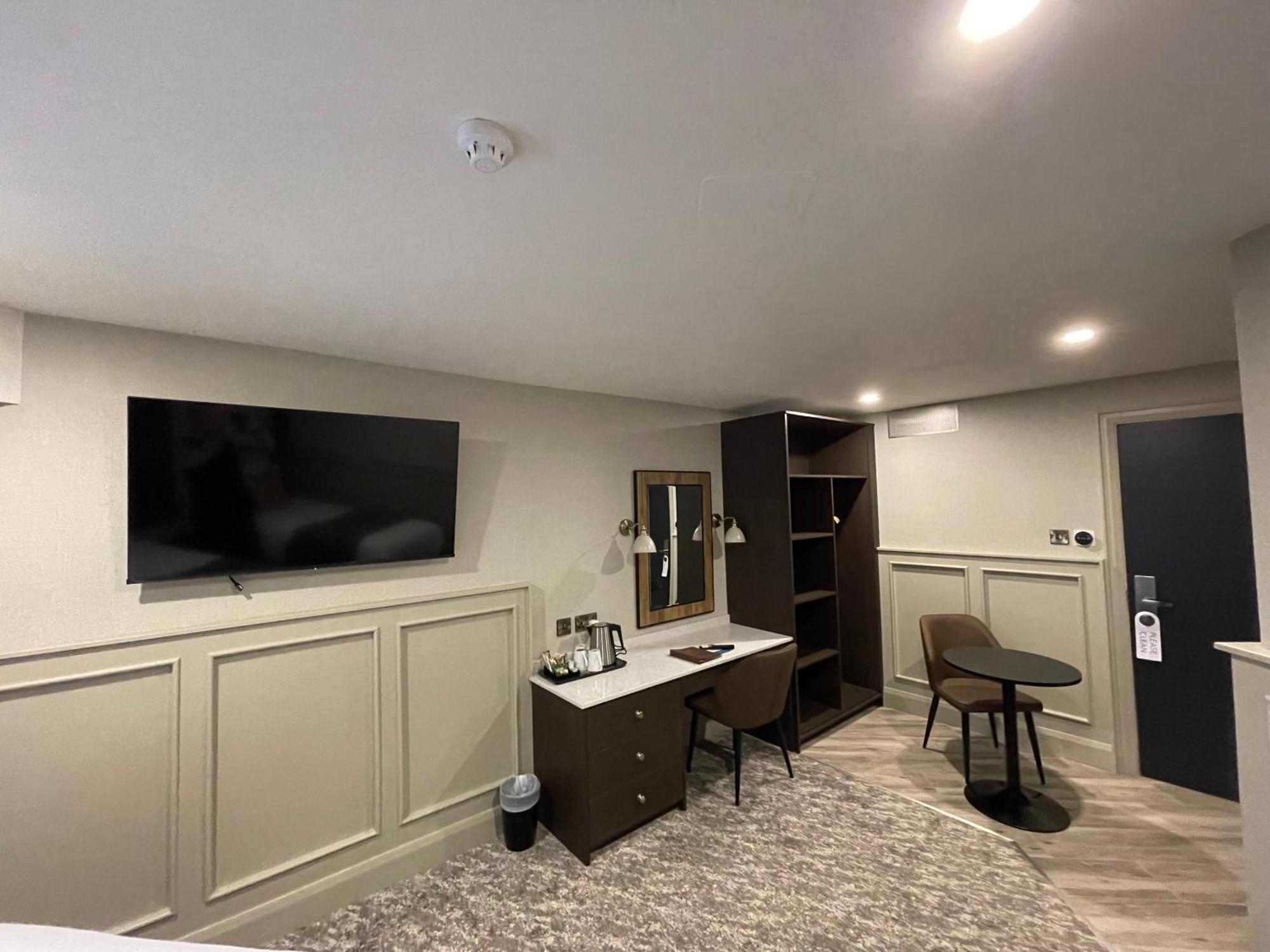 Bushtown & Hotel 3*
