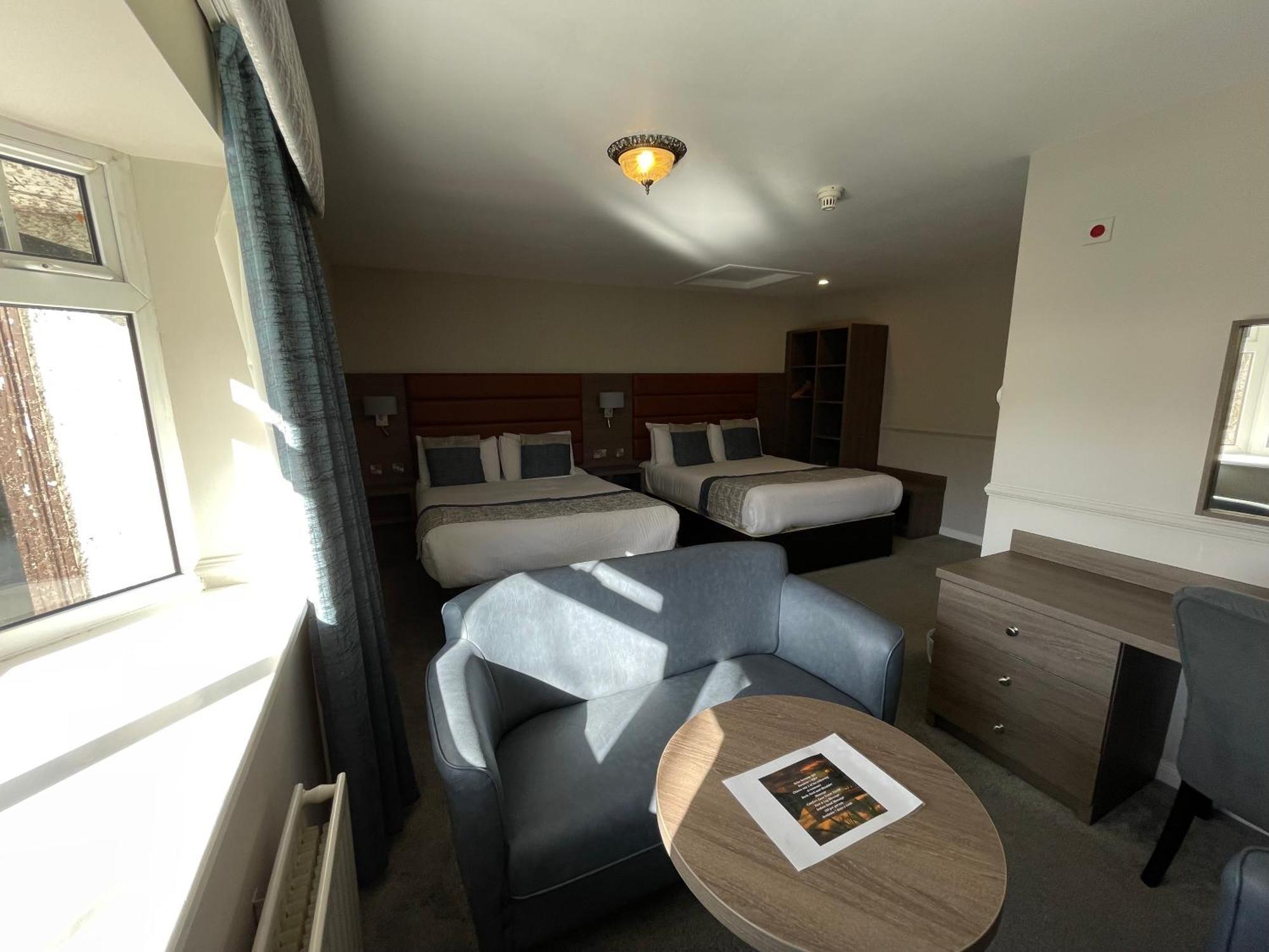 Hotel Bushtown & 3*