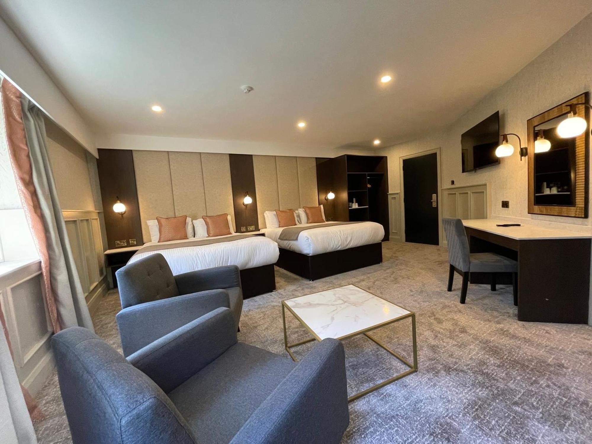 Bushtown & Hotel 3*